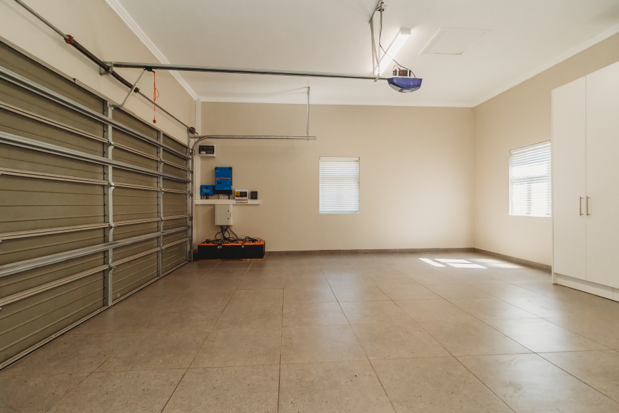 4 Bedroom Property for Sale in Kraaibosch Manor Western Cape